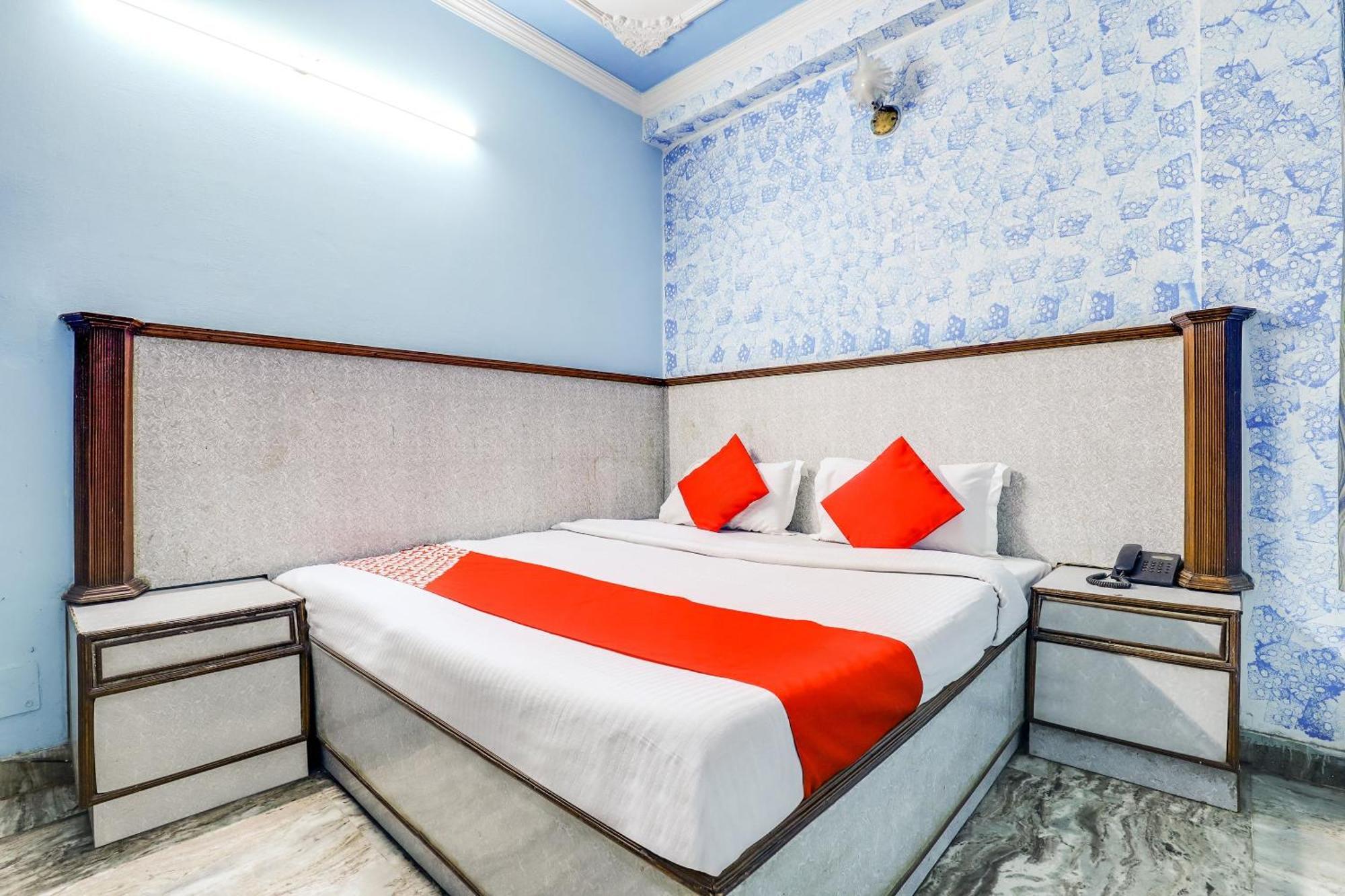 Hotel O Moon Palace Dx Нью-Дели Экстерьер фото